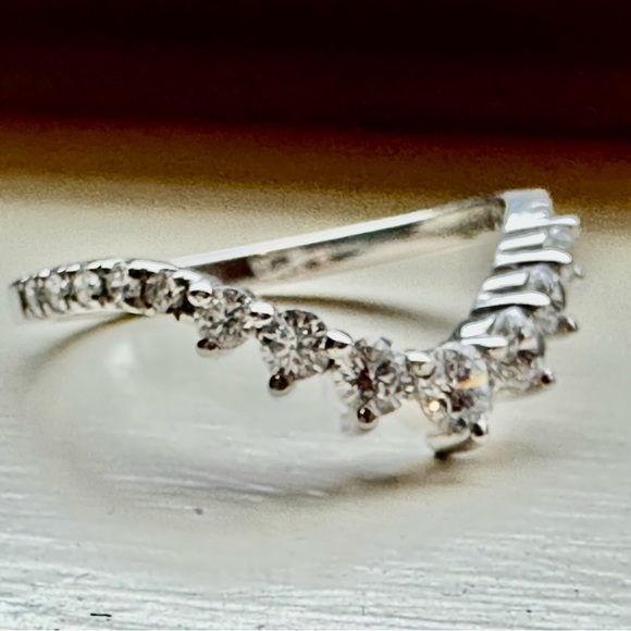 925 Sterling Silver Curved AAAAA CZ Wedding Band, Size 7 - Picture 3 of 5